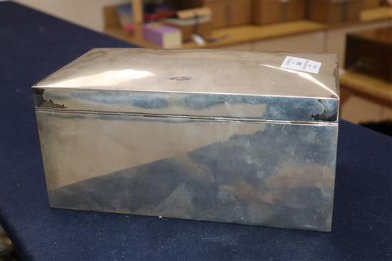 A George V silver cigar box, James Deakin & Sons, Chester, 1918, 25.6cm.